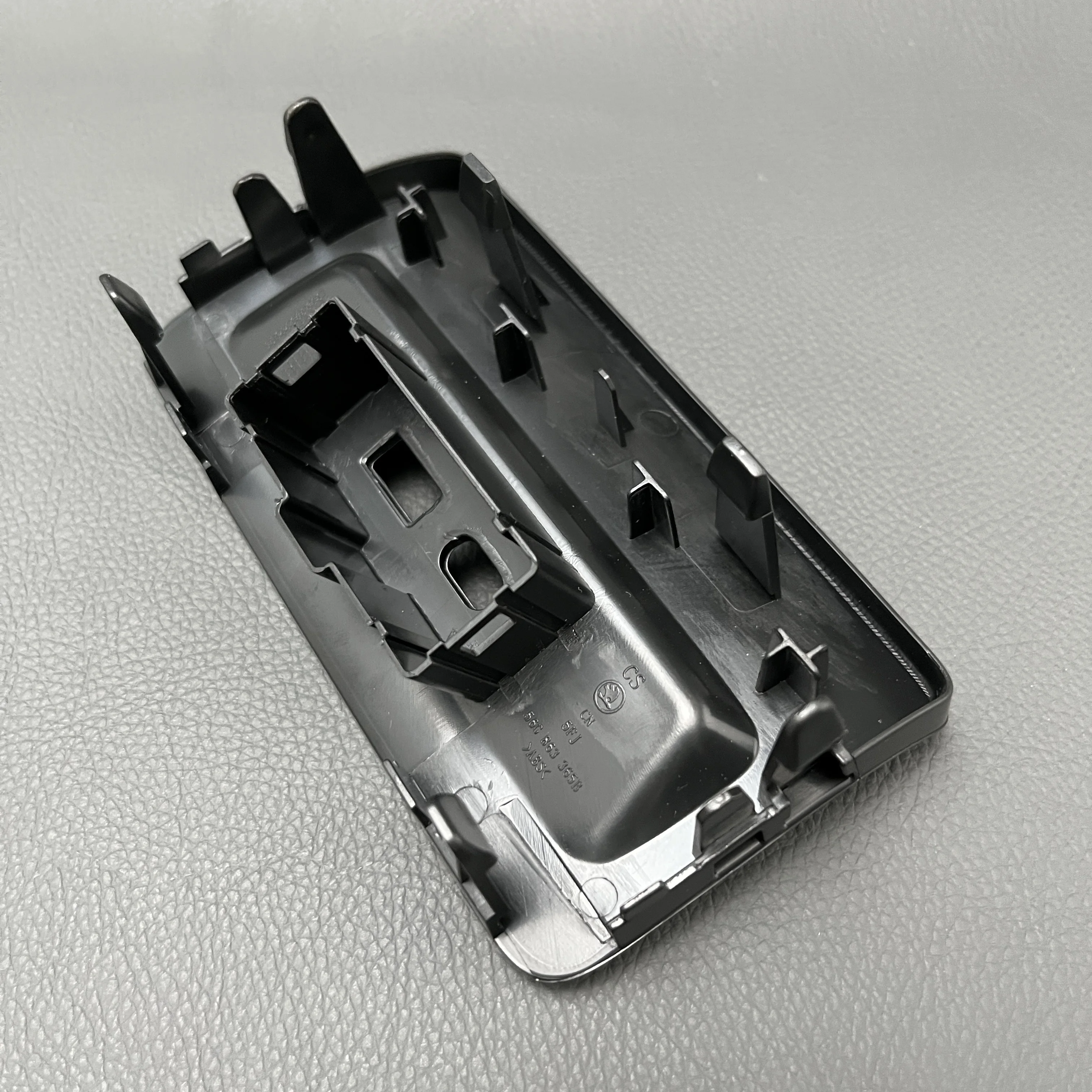 Adattatore USB con presa USB per sedile posteriore OEM per Skoda Kodiaq Karoq 5QD 035 726 L  34