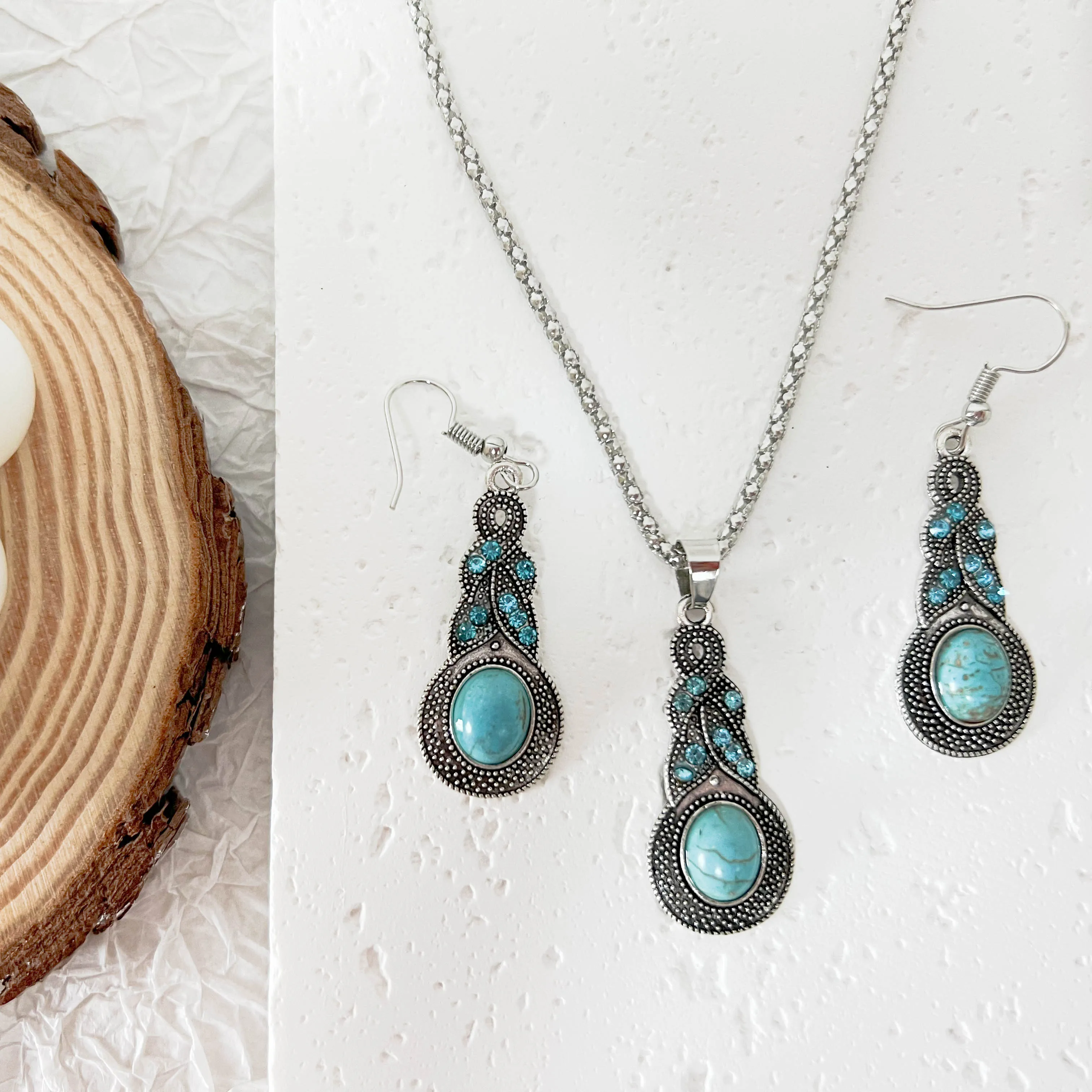 

Luxury Designer Jewelry New Vintage Pattern Blue Rhinestones Set With Turquoise Earrings Boho Personalized Earrings and Necklace