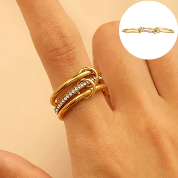 Anello rotondo impilato a tre strati con zirconi impermeabili in acciaio inossidabile per le donne Anelli interbloccati non appannati Set regalo di gioielli di tendenza