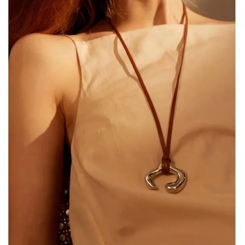 

Brass Long Leather Chian Irregular U Pendant Necklace Women Jewelry Punk Designer Runway Rare Gown Boho Japan Korean