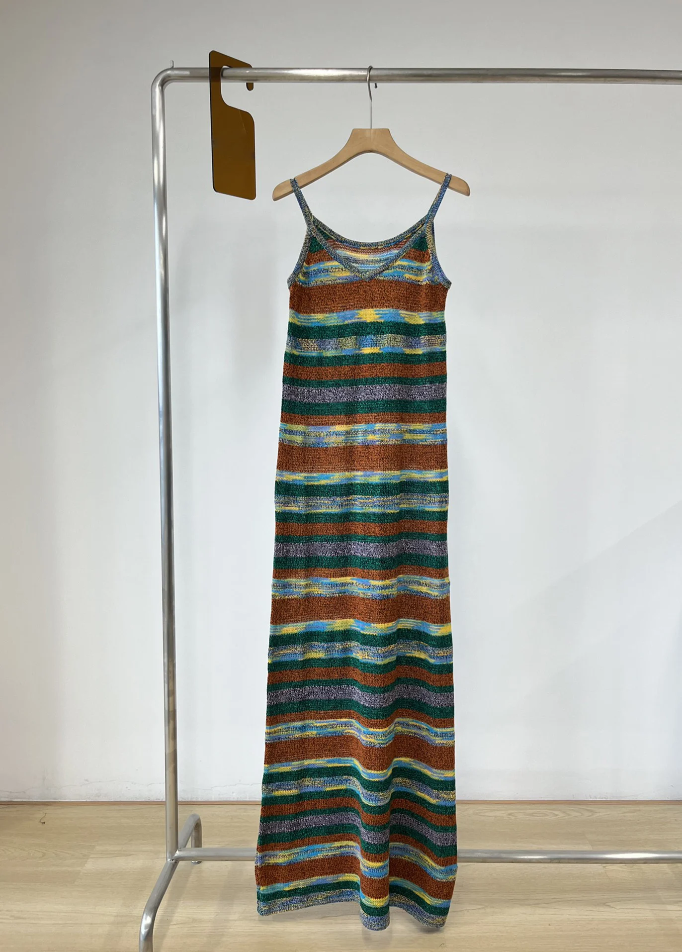 

2023Cotton and hemp dyed knitted suspender skirt has A retro sense of film, and Xiao A's skirt is free and easy