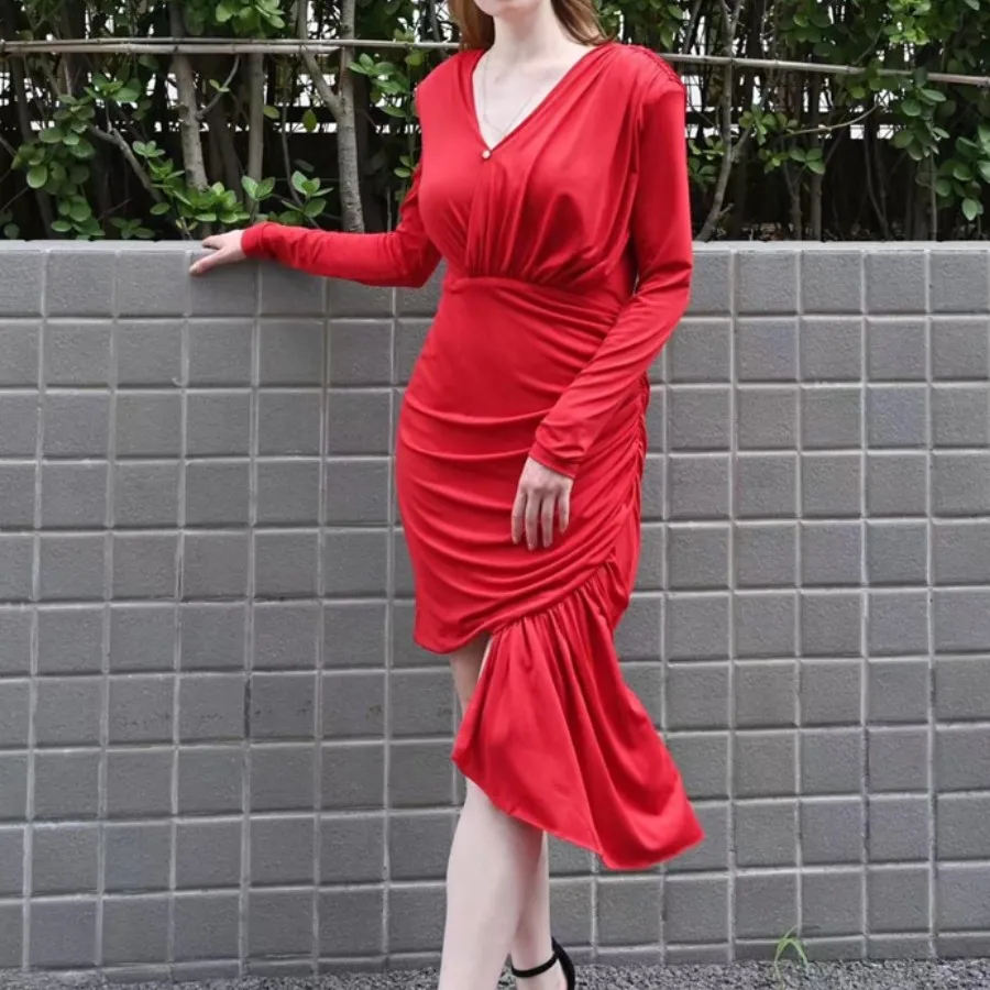 

Elegant and beautiful dress 2023 fall and winter new Korean fashion asymmetric pleated dress long-sleeved Vimy dress traf