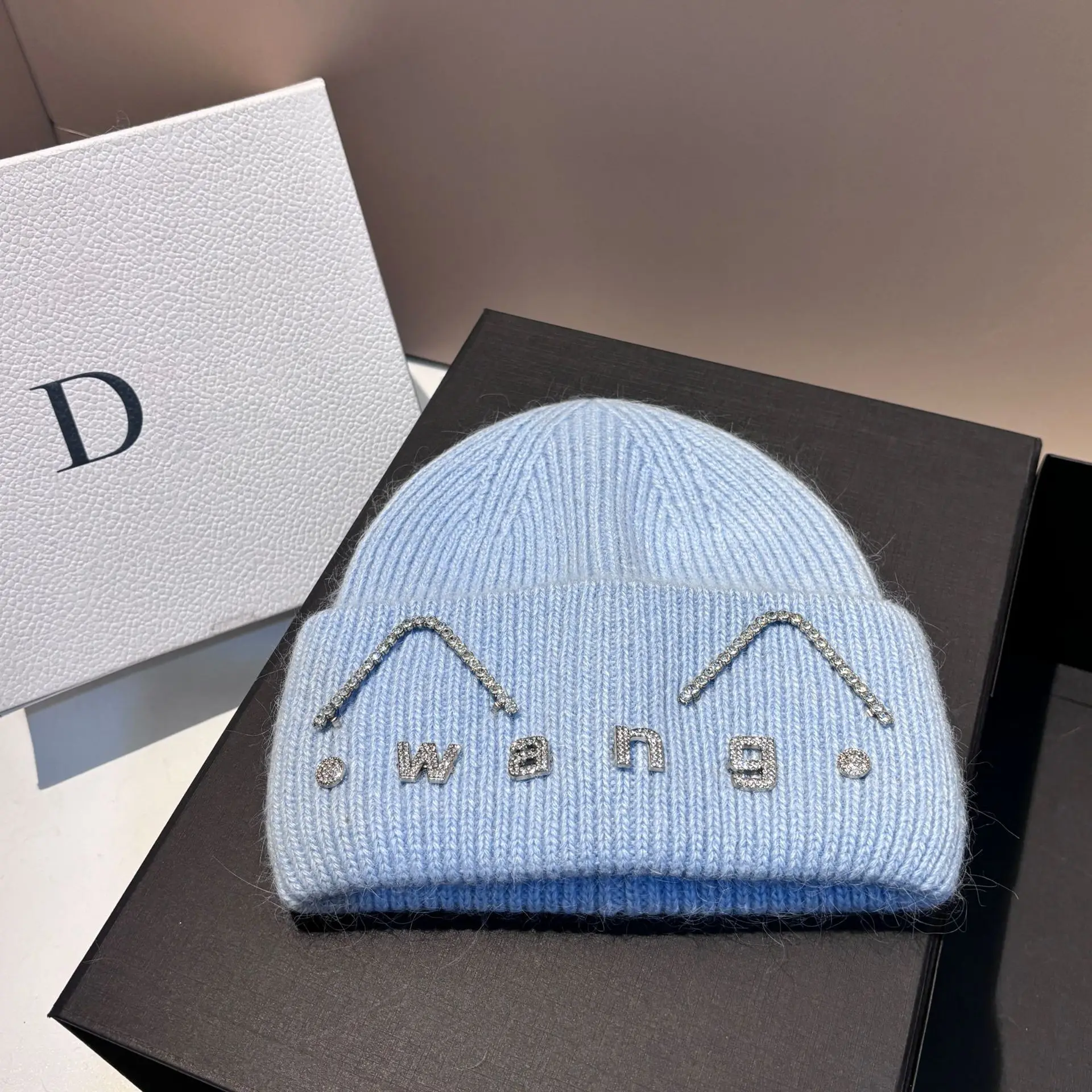 Inverno nuove lettere Wang orecchie di gatto carino pelliccia di coniglio cappello lavorato a maglia berretto caldo addensato all'aperto femminile
_voghion.com