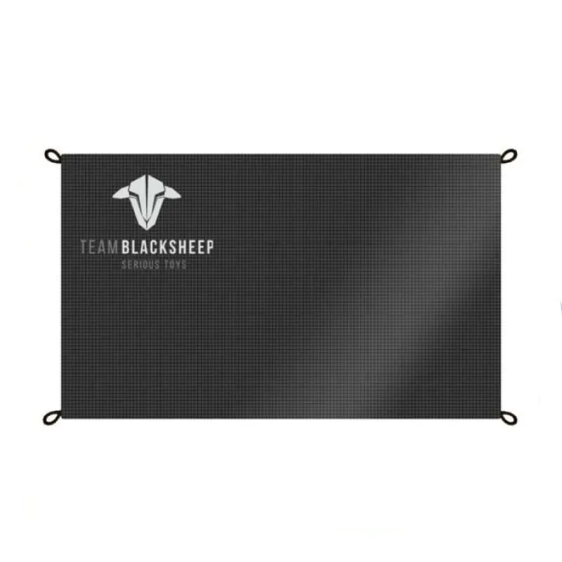 Tapis d'atterrissage pour drone FPV TBS Flymat déplié au sol, dimensions 43x28 cm, léger et compact