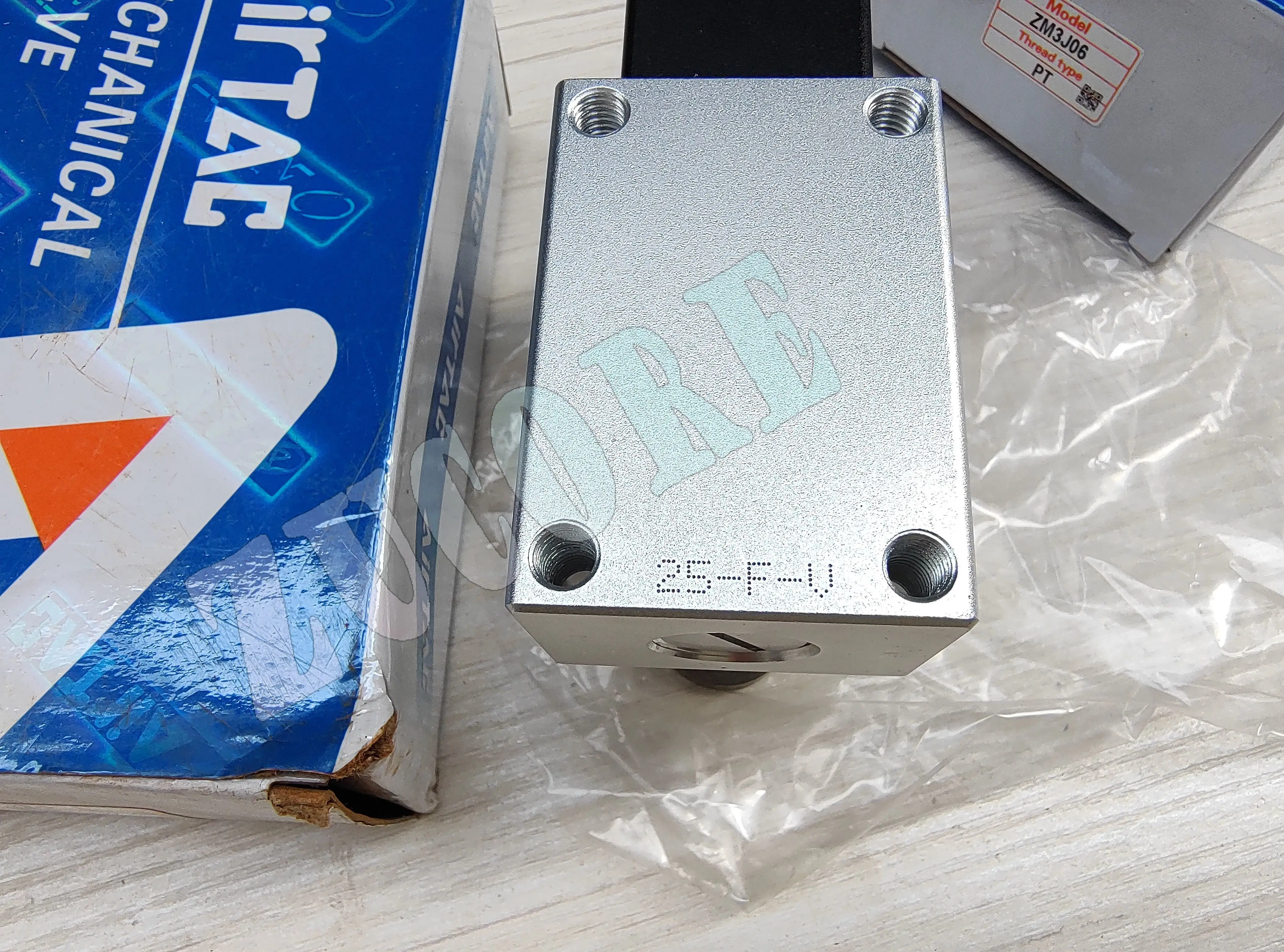 AirTAC 헤비듀티 기계식 밸브 공압 이동 스위치 ZM3J-06 압력 -0.1 1.0Mpa