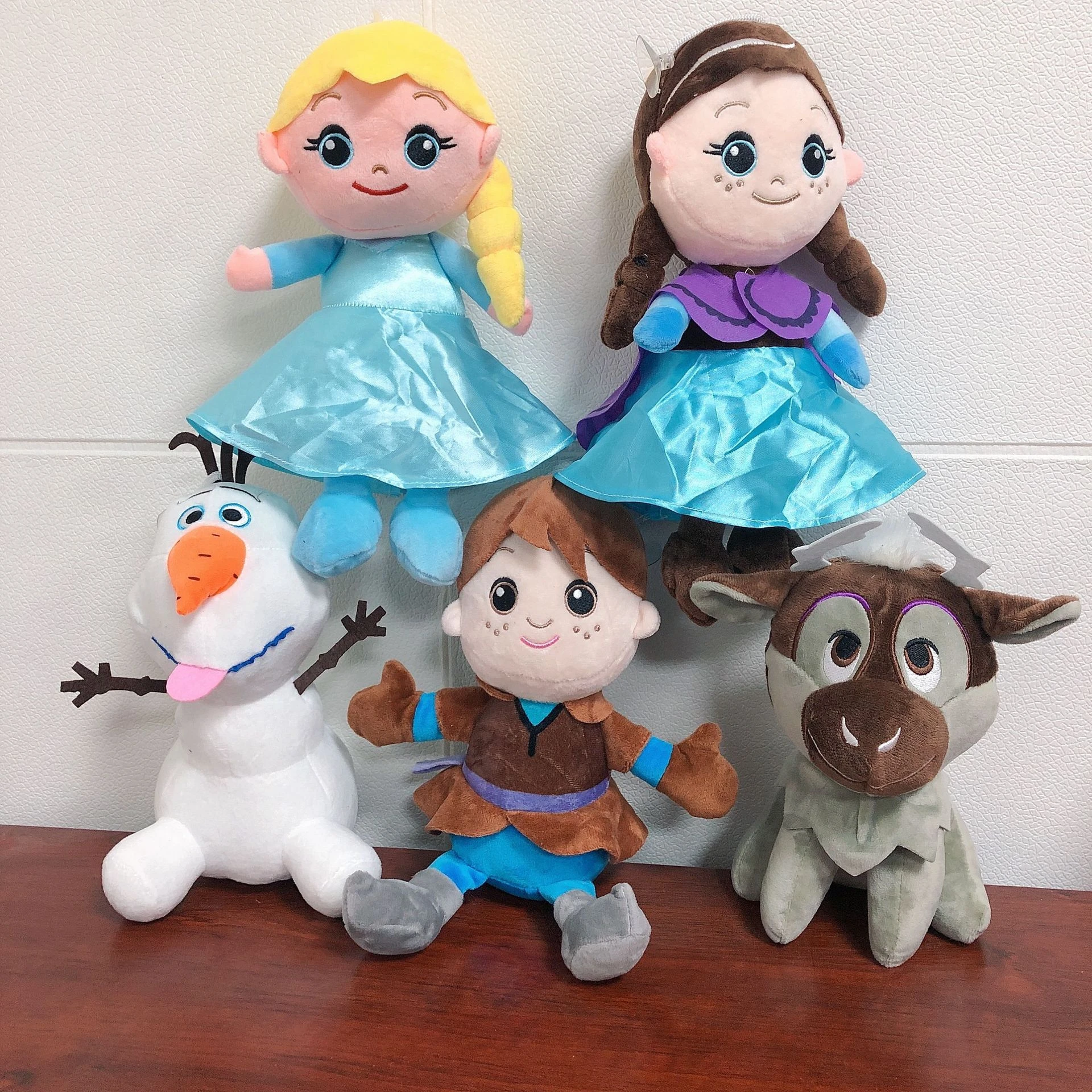 DISNEY Frozen Elsa Anna Kristoff Sven 