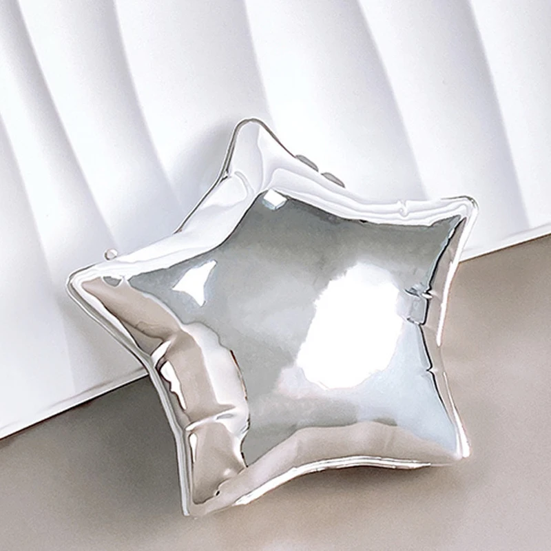 thumbnail image 1 of Bolsos de noche LinDeJuan con forma de estrella para mujer en acrílico plateado con mini cadena, 1 of 4