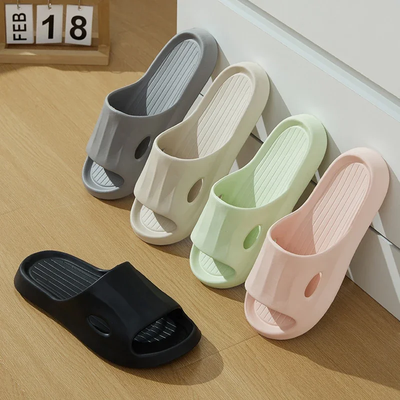 

Wearing sandals with feet, women's summer soft soles, portable home, couple shower, bathroom, beach, outdoor slippers