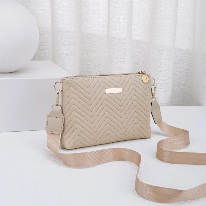 Wave Pattern Elegant Long Wallet Iron Sheet Plush Ball Decoration Multi Card Hold Women'S Bag Fashion Bag New Style