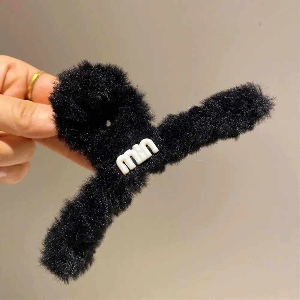 

Hair Gripper Soft Stylish Winter Plush Hair Claw Faux Fur Anti-slip Hair Clip for Lady Accessories Strong Claw Anti-break Design