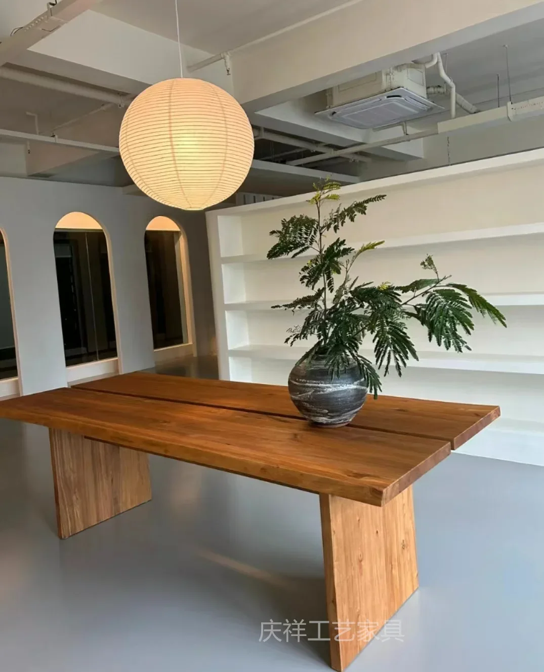 

Индивидуальный скандинавский Простой Большой стол из массива дерева, журнальный столик, современный минималистичный стол для конференций, домашний обеденный стол