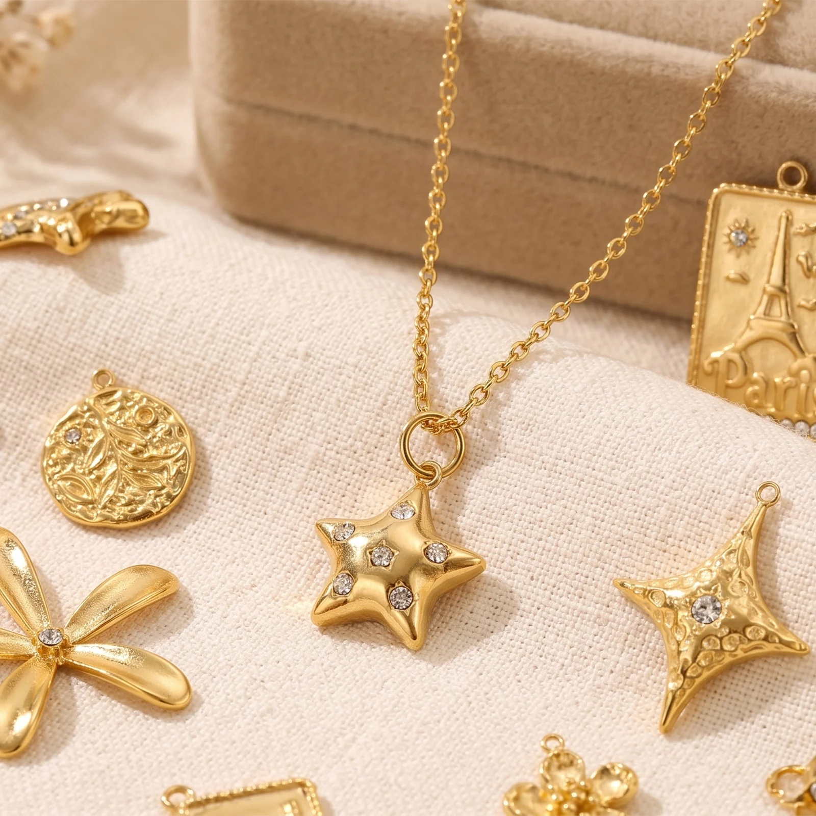 1 Stück 304 Edelstahl-Anhänger, geometrische Blume, Stern, klarer Strass, 18 Karat vergoldet, Anhänger für DIY-Halskette, Schmuckherstellung