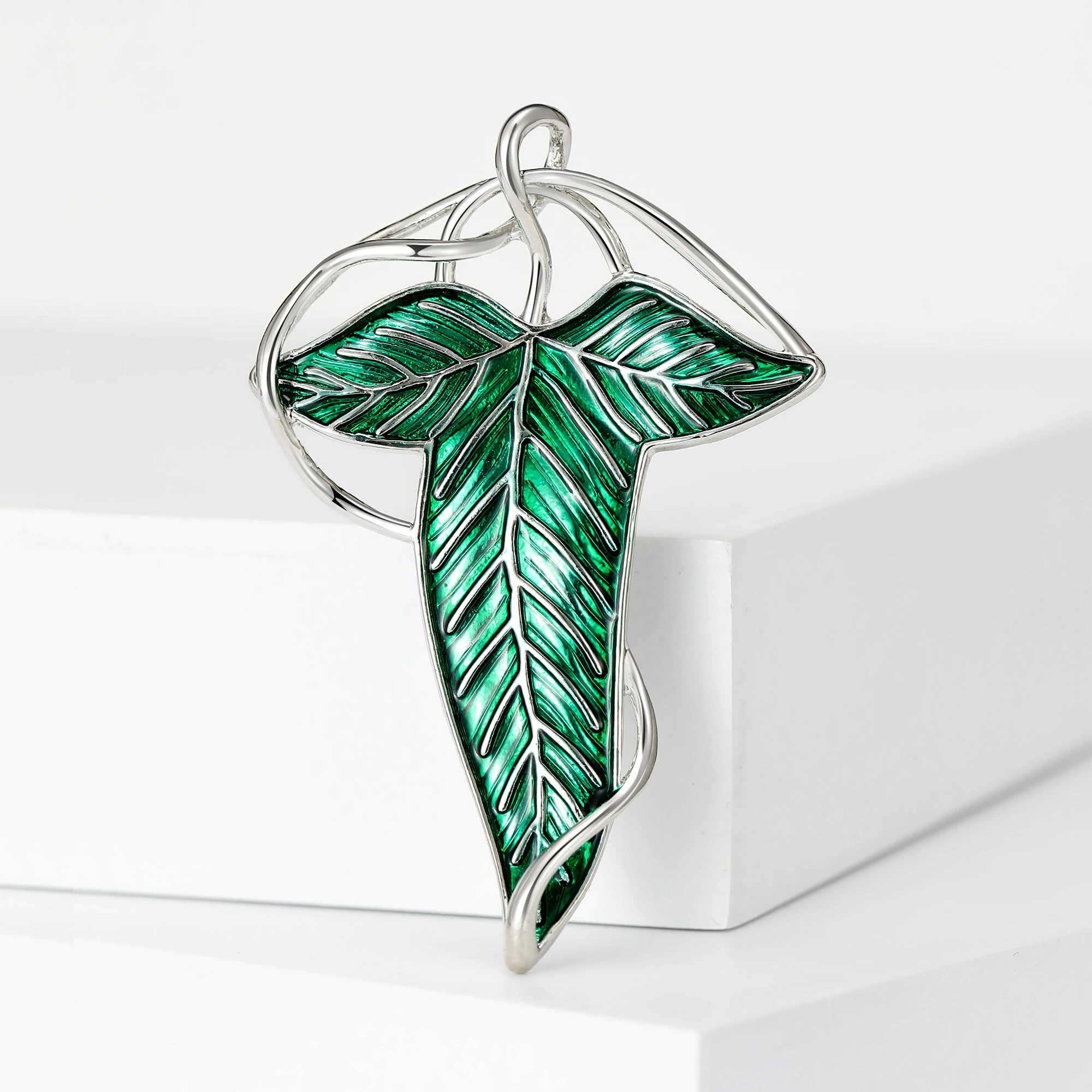 

Enamel Leaf Brooches for Women Unisex Classic Elf Queen Green Leaves Pendant Accessories New Year Friend Pin Gifts