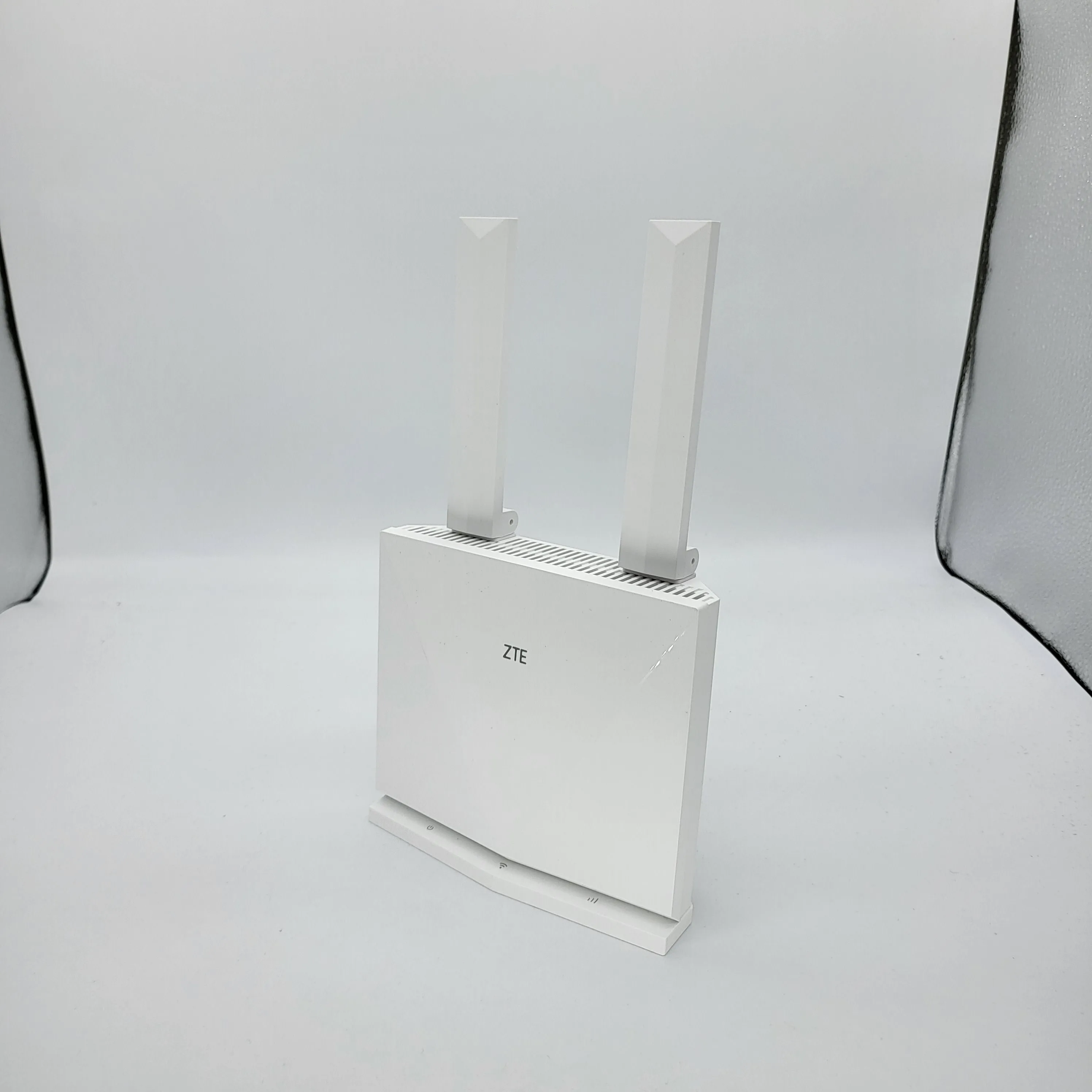 

Wi-Fi-Роутер ZTE K10 4G-LTE Cat4 со слотом для SIM-карты, 150 Мбит/с, поддержка голосовых вызовов, порт LAN RJ11
