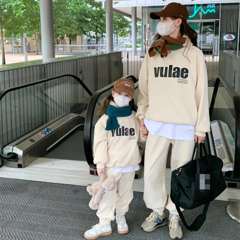 

Mom Daughter Son Matching Outfits Boy Girl Sweatshirt Thicken Sets Family Clothes Suit Mother Kids Children Clothing Winter New