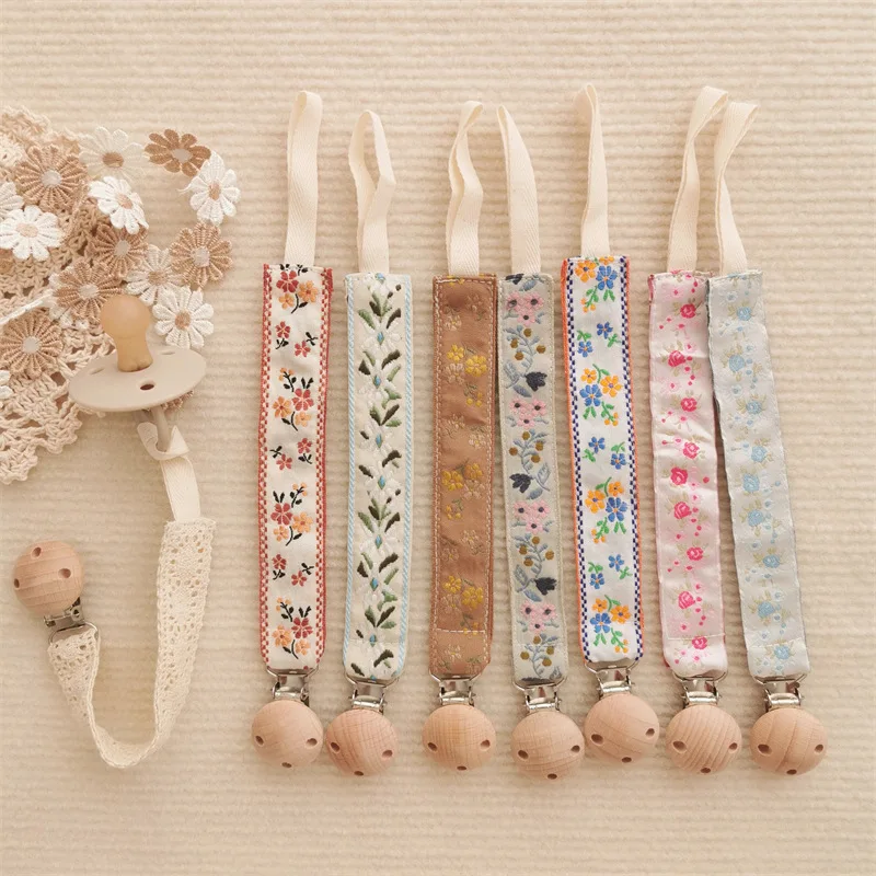 

Baby Pacifier Clip Beech Wood Nipple Holder Dummy Clip for Newborn Soother Chain Infant Chew Toy Shower Gift