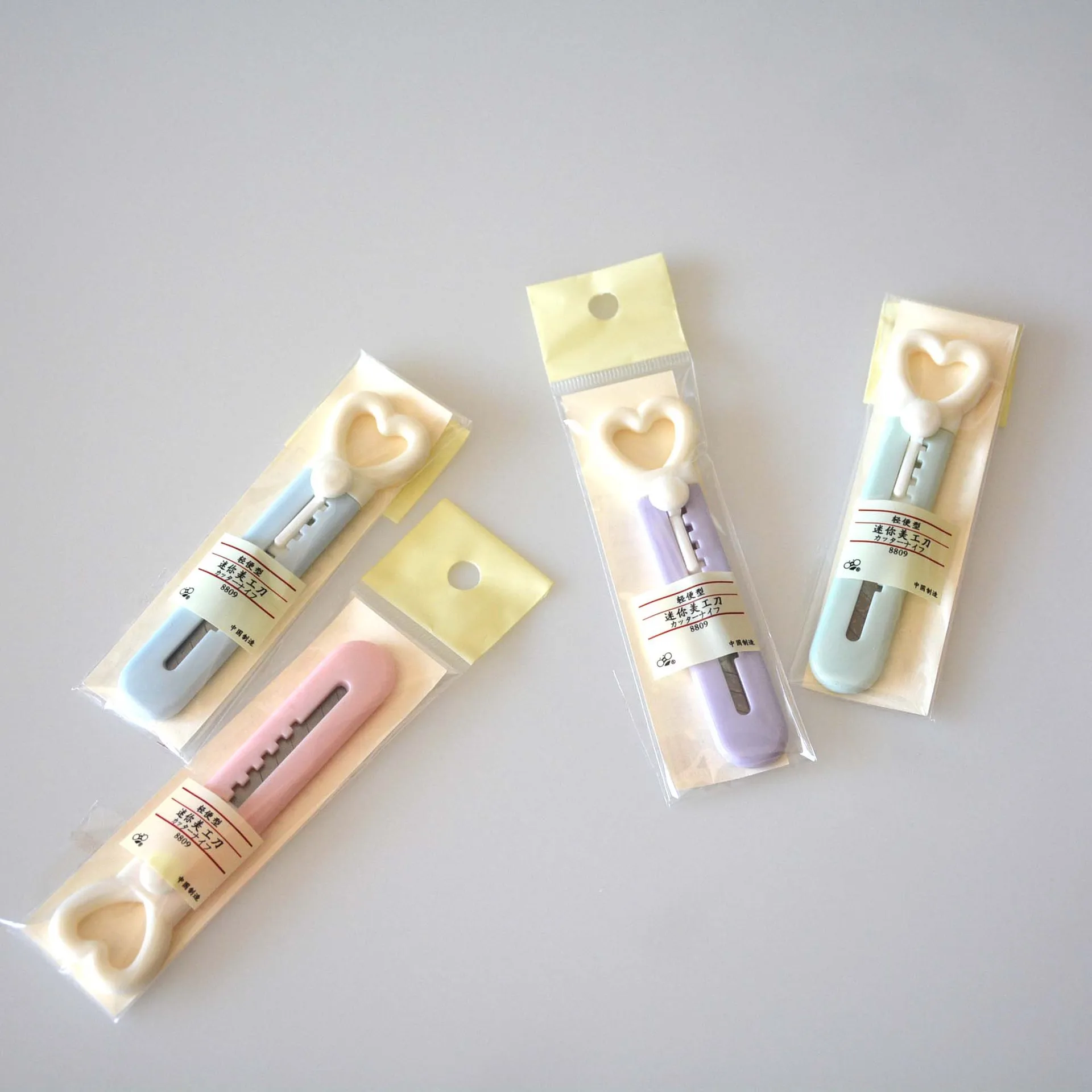 10cm Kawaii mini pocket love heart art utility knife express box knife paper cutter craft wrapping refillable blade stationery utility knife paper cutter unboxing knife pocket folding knife
