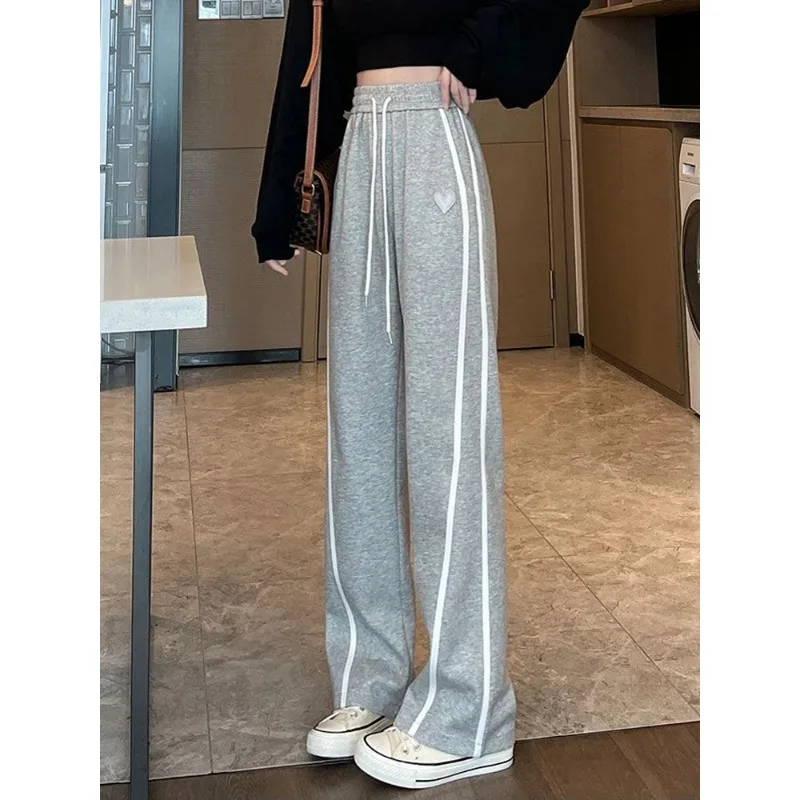 Рисунок 4 - Уличная одежда, женские полосатые спортивные брюки Y2K