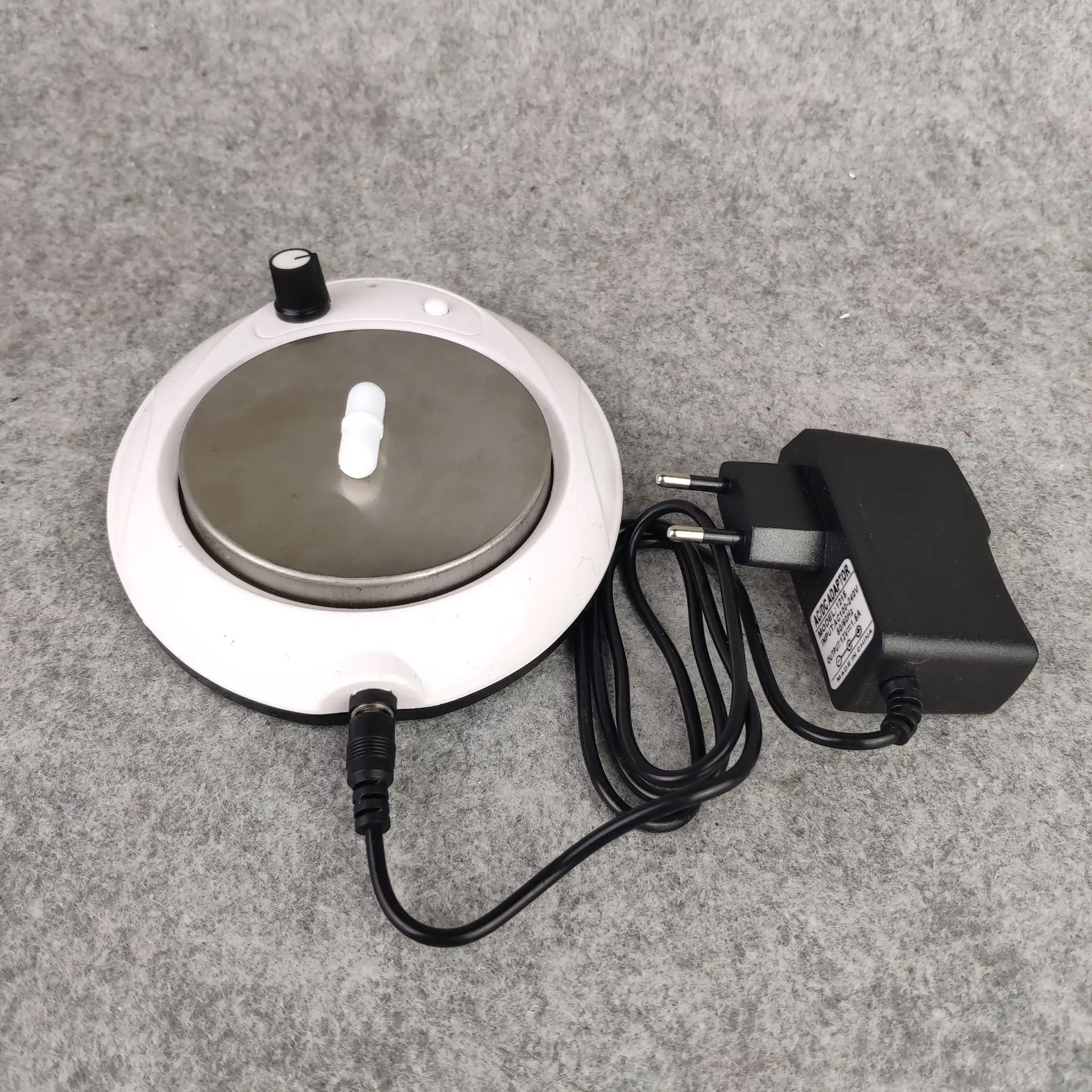 

Лабораторная магнитная мешалка с подогревом, 100-240 В