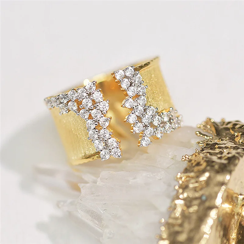 2023 New Fashion Women\'s Finger Ring with CZ Stone Wiredrawing Effect Gold Color Statement Rings Luxury Female Jewelry Party