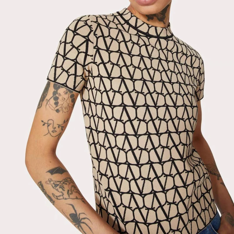 

Full of Luxury, 2024 Spring/Summer New Pattern Round Neck Short Sleeved T-shirt Classic Top Instagram Trendy Women's Wear cc