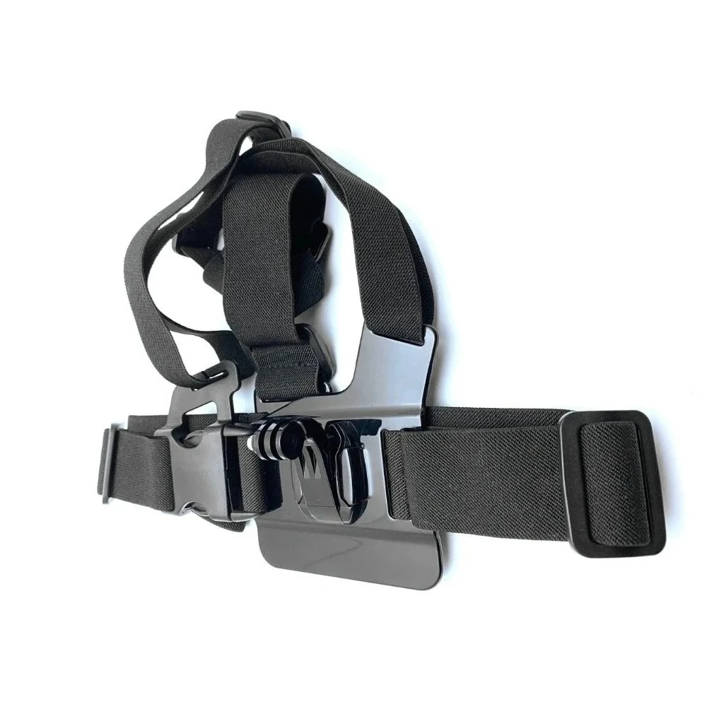 Détail du harnais de poitrine pour GoPro : boucles et sangles ajustables pour maintien sécurisé.