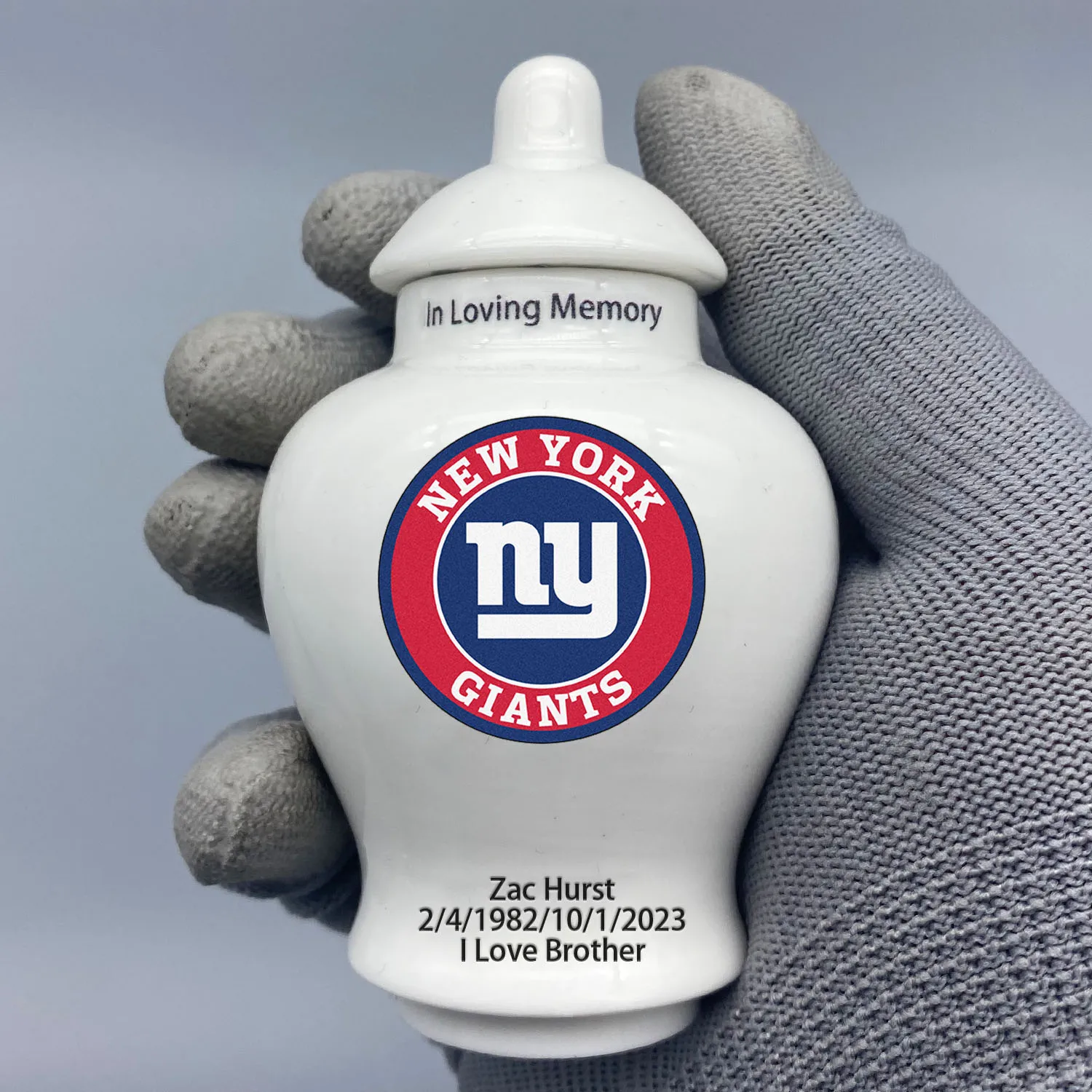 

Mini Urn for New York Giants-themed Logo Custom Urn.Send me the name/date you want to appear on the urn by Remarks Message.