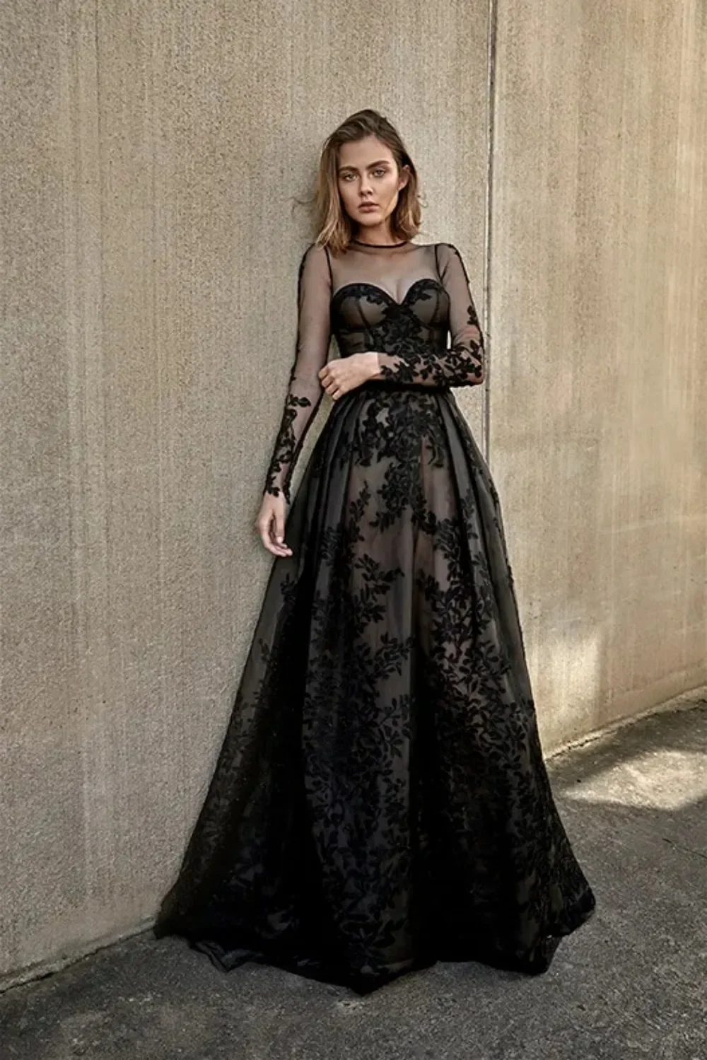 

Long Sleeves Black Gothic Wedding Dresses For Wome A Line Illusion O-neck Lace Applique Vintage Bridal Gowns Vestido De Noiva