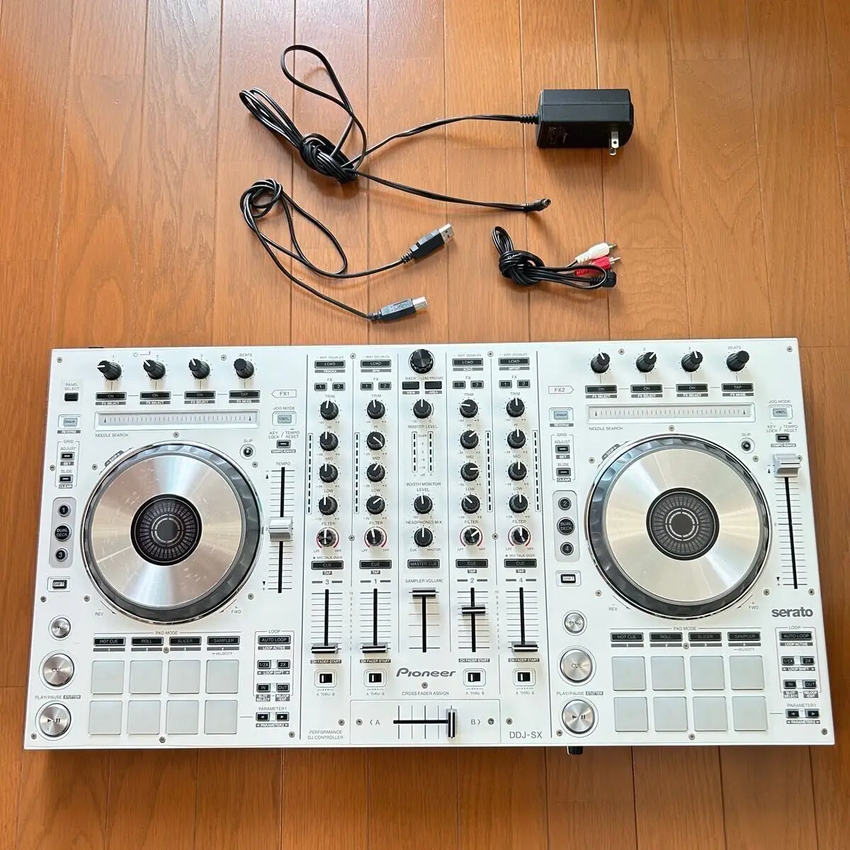 

Новый рекламный цифровой контроллер Pioneer DDJ-SX W, белый, 4 канала