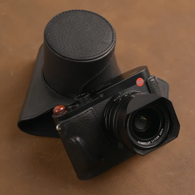 

Чехол из натуральной кожи ручной работы для камеры Leica Q2 с открытым аккумулятором