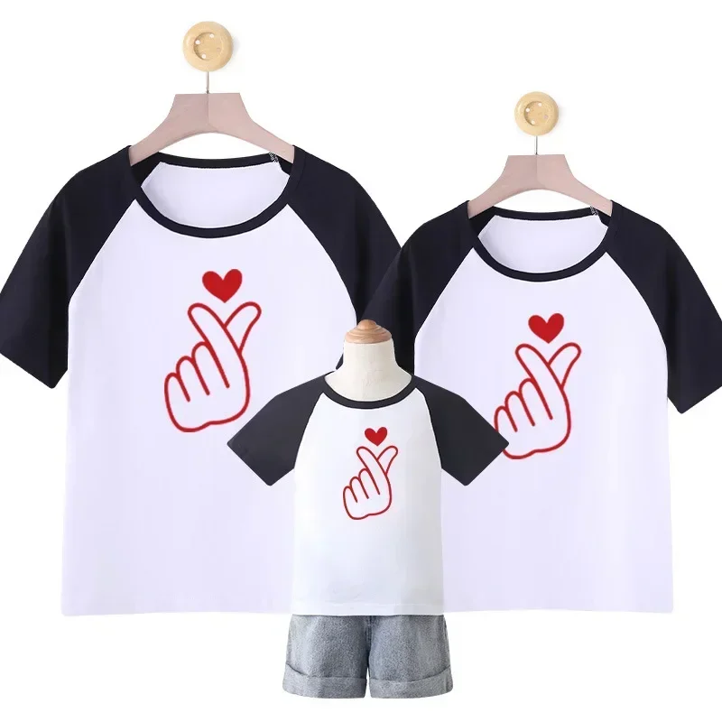 패밀리 룩 코튼 Tshirt 어머니 딸 탑 아버지 아들 셔츠 베이비 하트 프린트 점프 슈트 엄마 아빠 티셔츠 패밀리 매칭 티셔츠