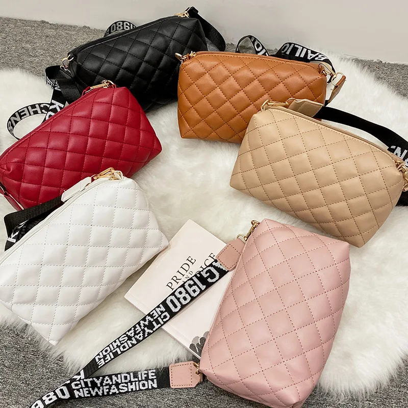 CHANEL POUCH REVIEW (Clutch or Case) New Medium Size - What fits, Mod shots