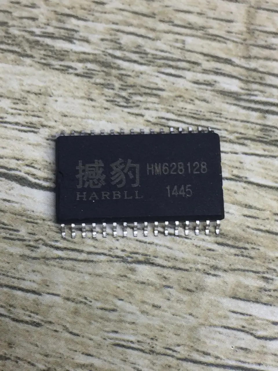 

HM628128 Automotive performance chip