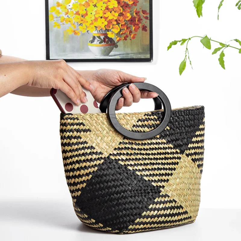 bolso-de-mano-tejido-de-paja-para-mujer-bolso-de-mano-vintage-frances-ligero-de-lujo-versatil-para-banquete-ovalado-con-mango-de-madera