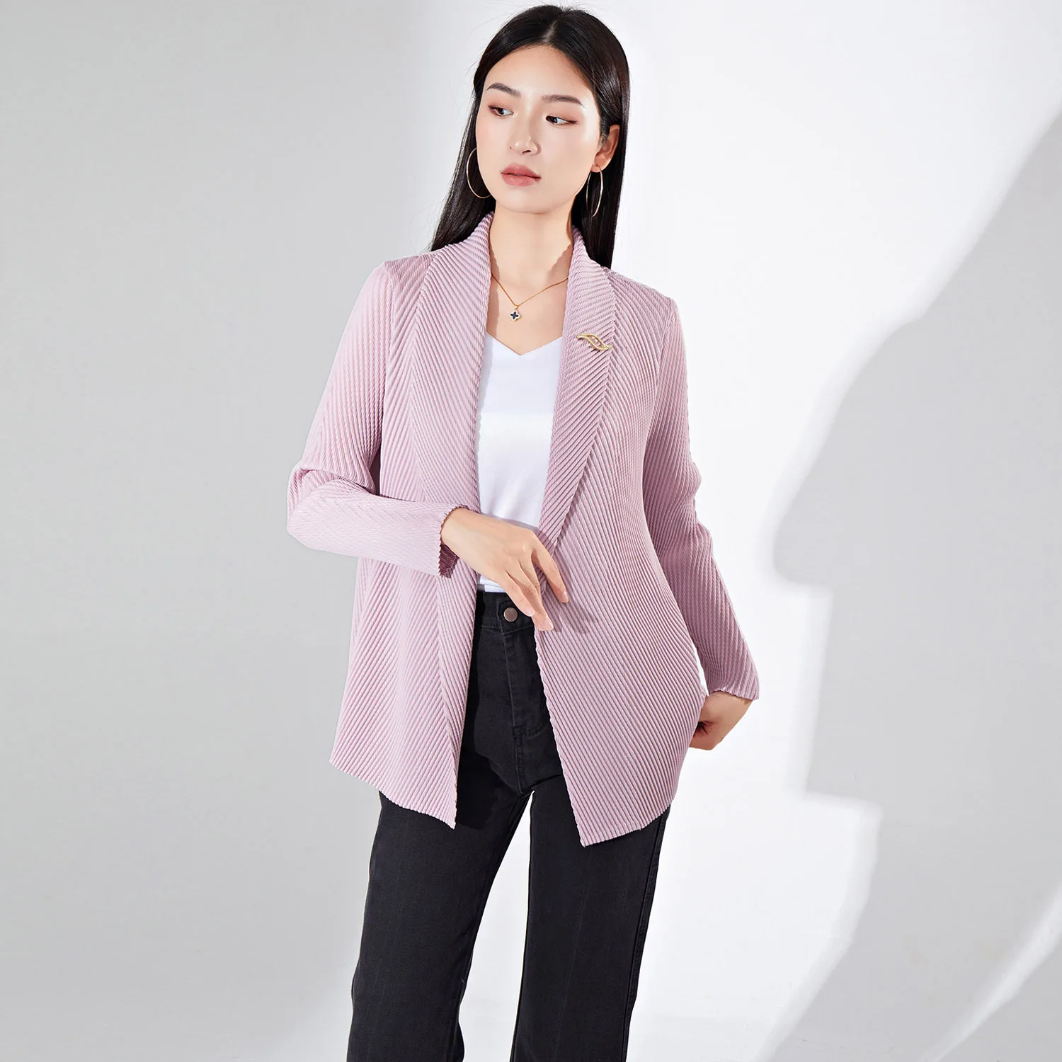 

Fashion women's autumn new lapel long sleeve solid color fashion pleated coat