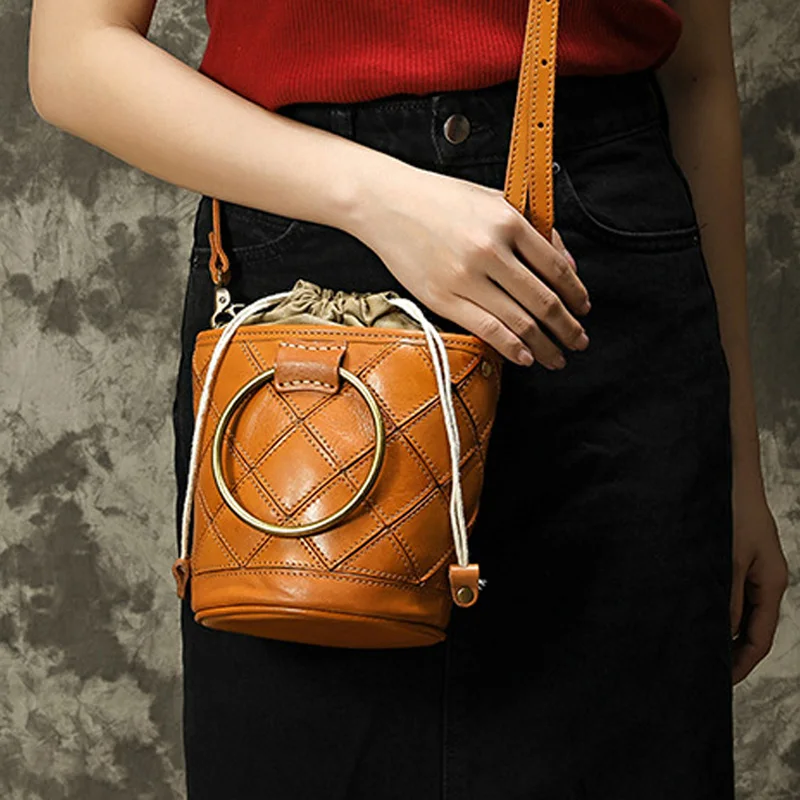 

AETOO Handmade leather stitching women's bag plant tanned cow skin water waxed retro art slant bag temperament