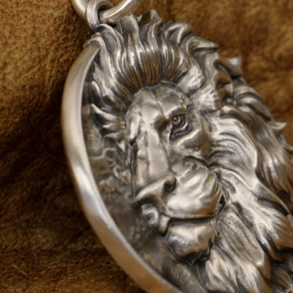 LINSION 925 Sterling Silver Embossed Lion Pendant Mens Punk Pendant TA337