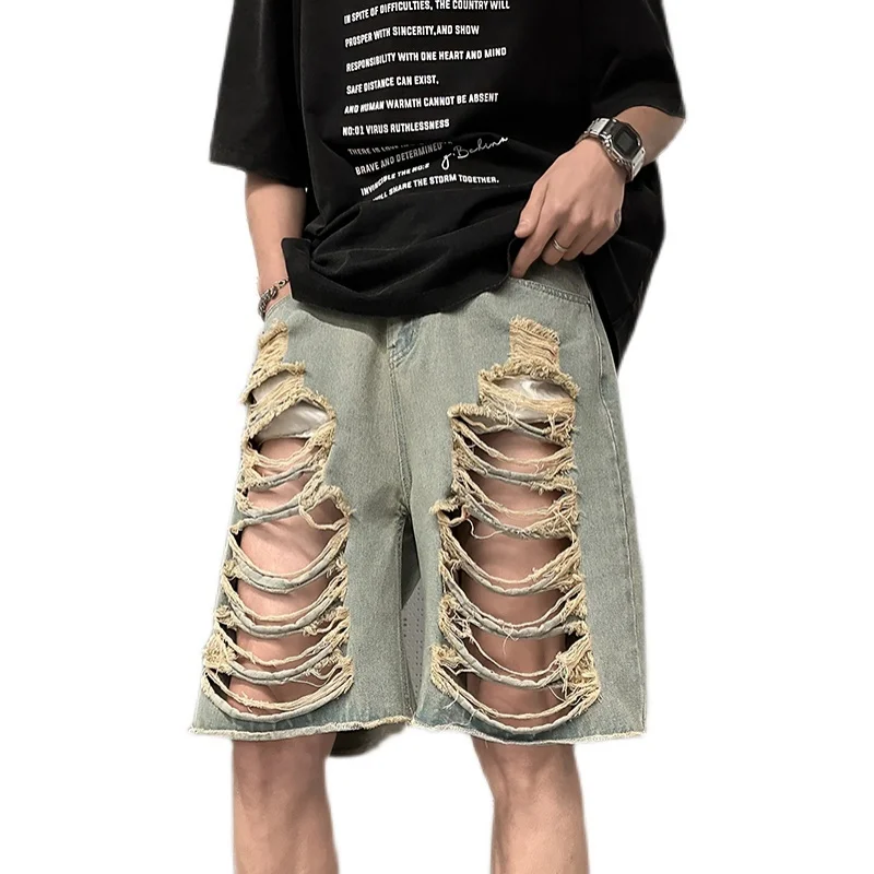 Рисунок 5 - Рваные потертые джинсовые шорты с дырками