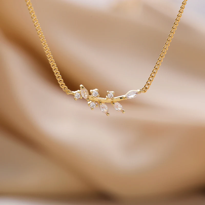 New Gold Plated Leaf Flower Zircon Pendant Necklace For Women French Cooper Geometrical Pendant Clavicle Chain Jewelry Gifts