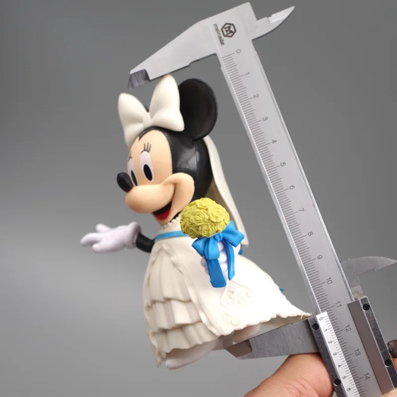 ディズニーアニメミッキーとミニーのマウスのウェディングドレス