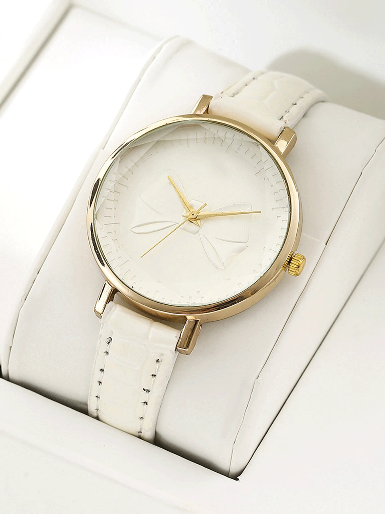 Butterfly knot pattern, small, fresh, simple, versatile, fashionable belt, women's quartz wristwatch
