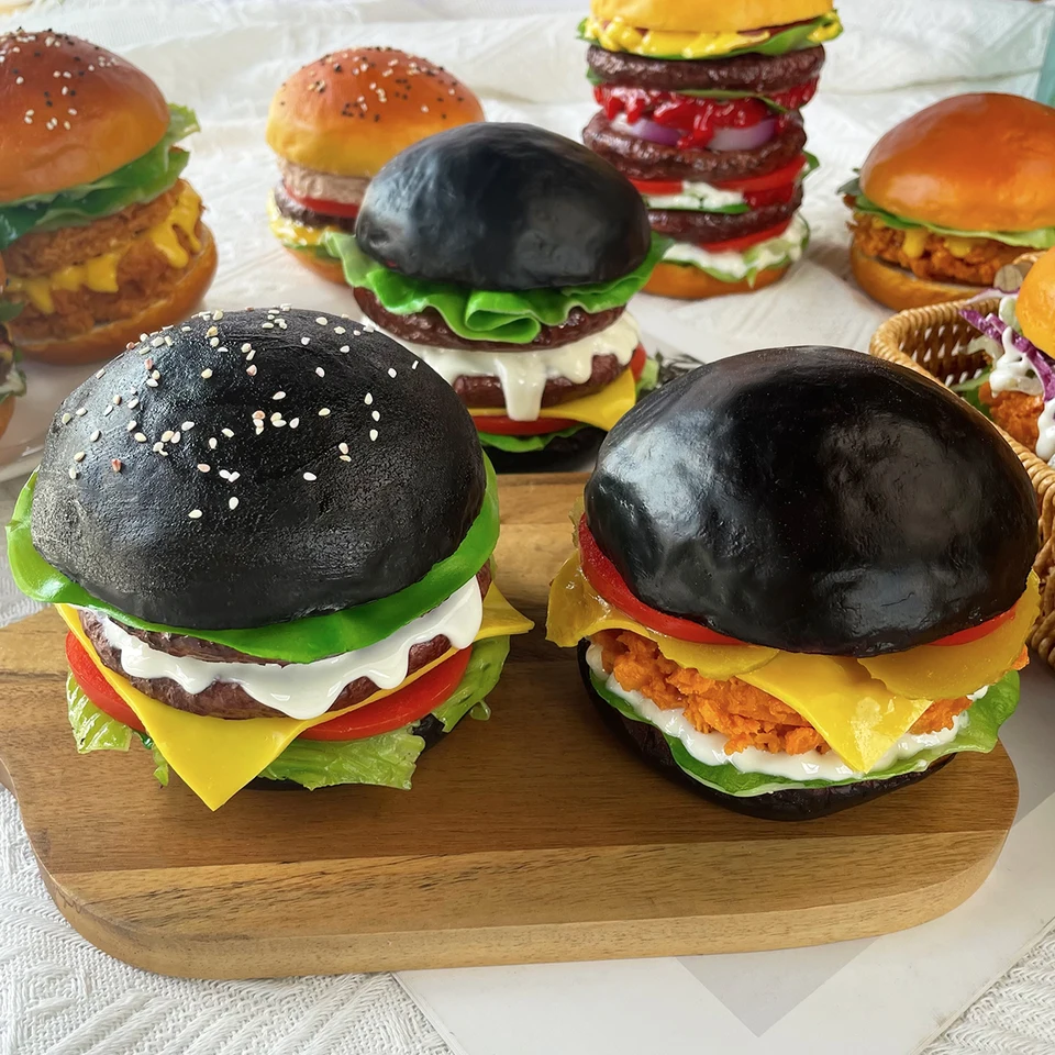 Grande hamburger realistico su sfondo bianco - Illustrazione vettoriale