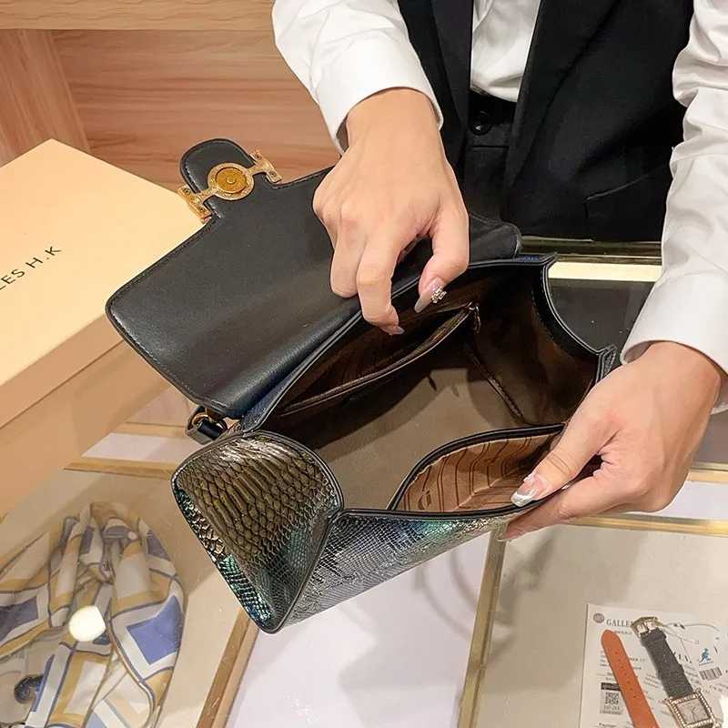 حقيبة يد نسائية فاخرة من مجموعة خريف/شتاء 2025، بت...