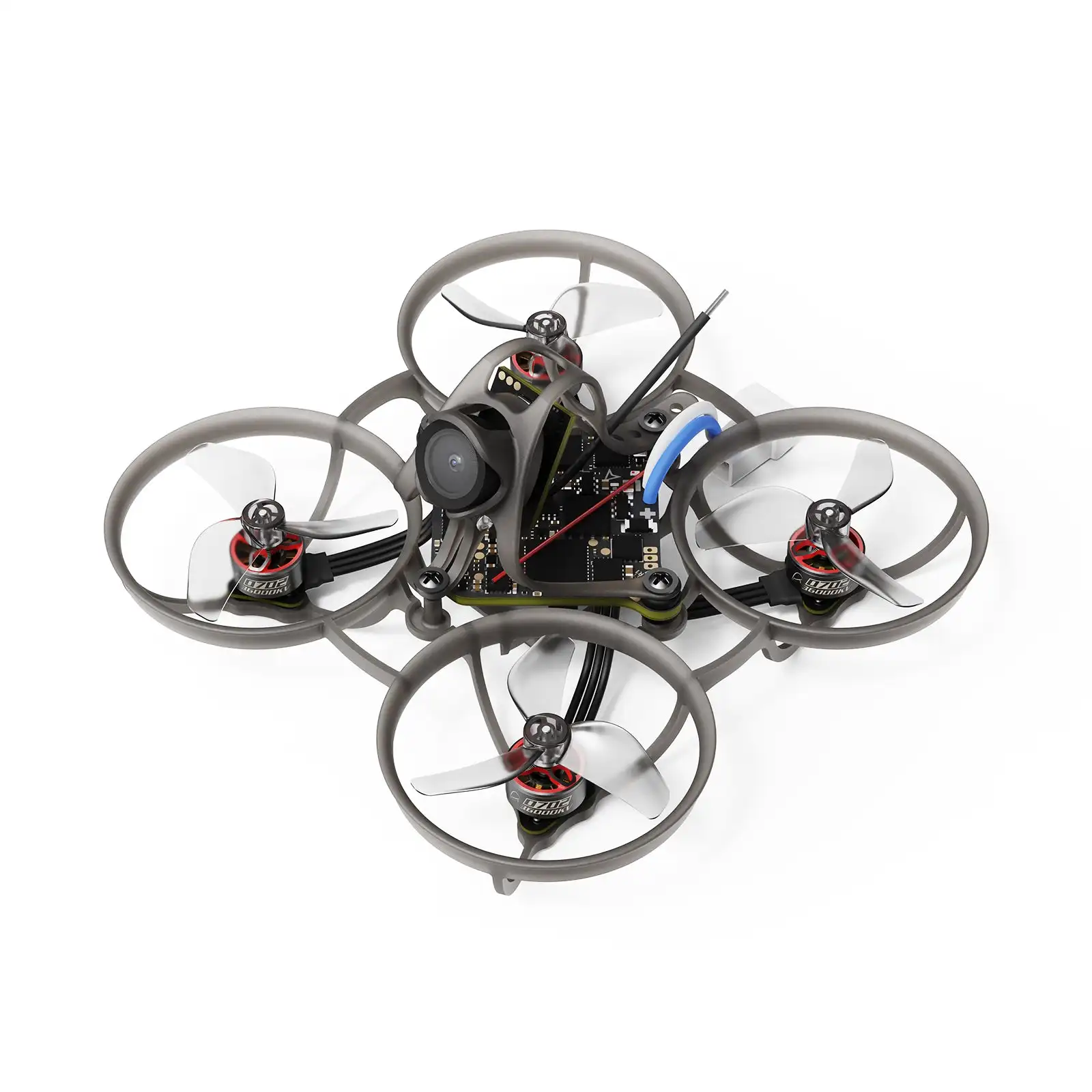 Le Drone de Course Air65 II 5IN1 II FC en action, volant dans un environnement extérieur, démontrant sa précision et ses performances avec le Champion Charger 8B.