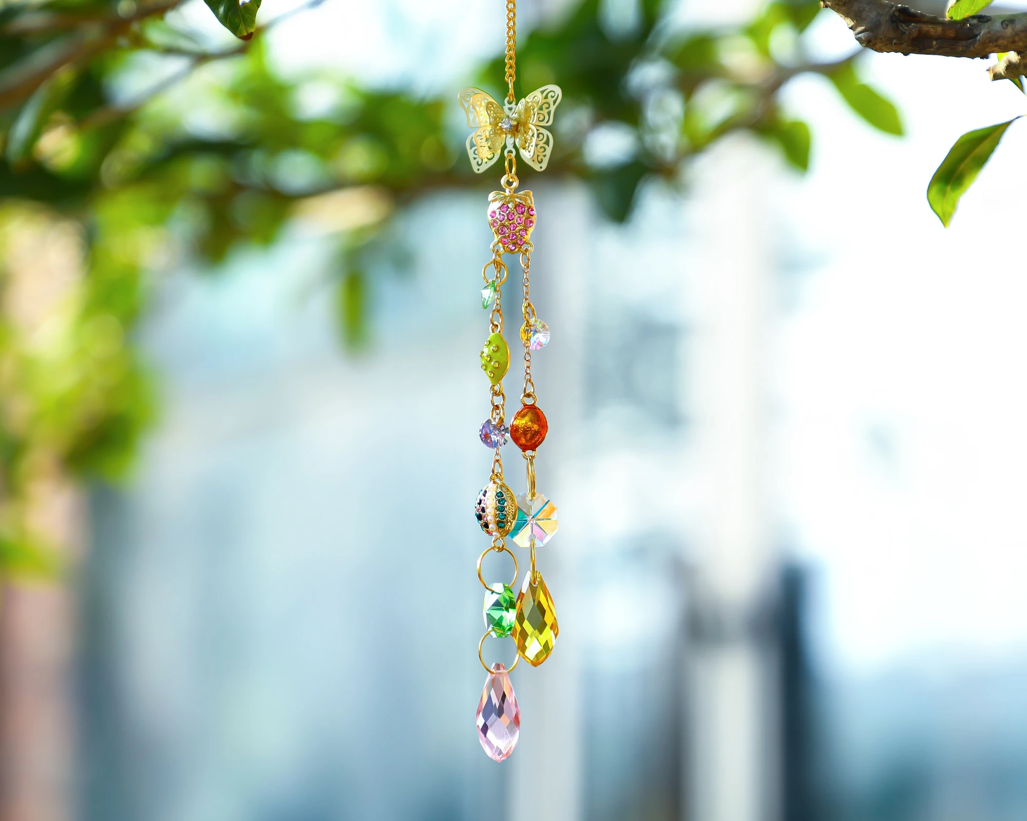 

H&D Crystal Rhinestones Suncatcher Strawberry with Butterfly Hang Pendant, Rainbow Maker Prisms Suncatchers for Windows Garden