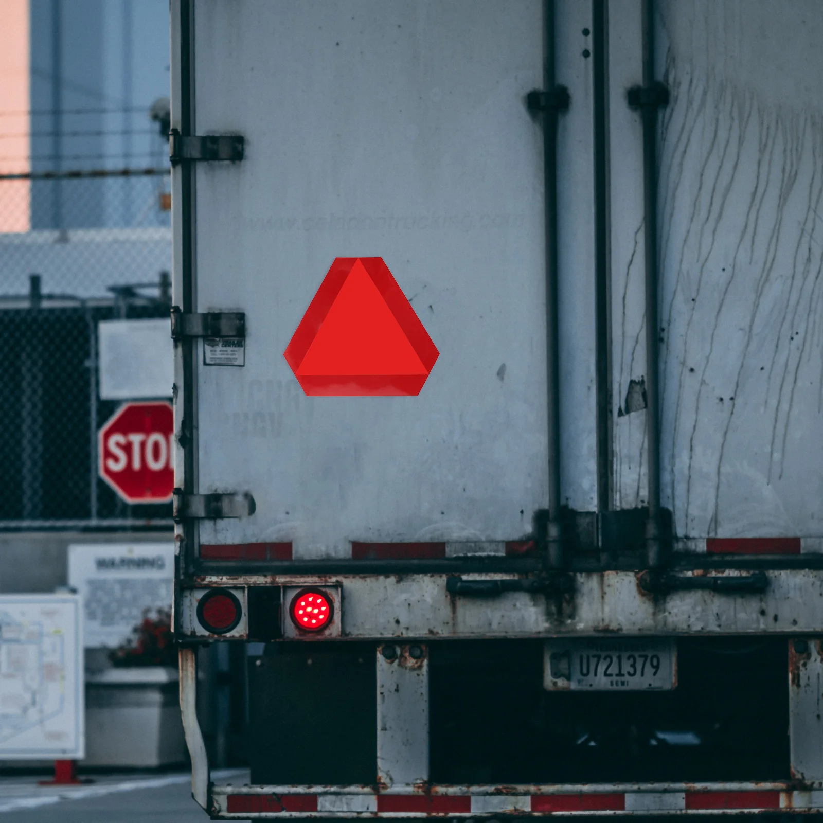 Рисунок 5 - Предупреждение треугольный светоотражающий