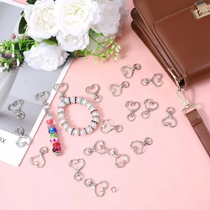 10/20/30 Stück herzförmige Feder-Schlüsselanhänger, für Handtaschen, DIY-Taschen, Schlüsselanhänger, Kartenhalter und DIY-Handwerk, ein perfektes Geschenk für den Tag – Detail 1
