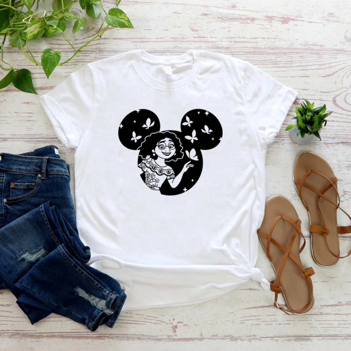 Encanto Madrigal T Shirt Cute Mirabel Encanto Camicie Madrigal Family T-Shirt Donna Graphic T Shirt Kawaii Harajuku T-Shirt Top