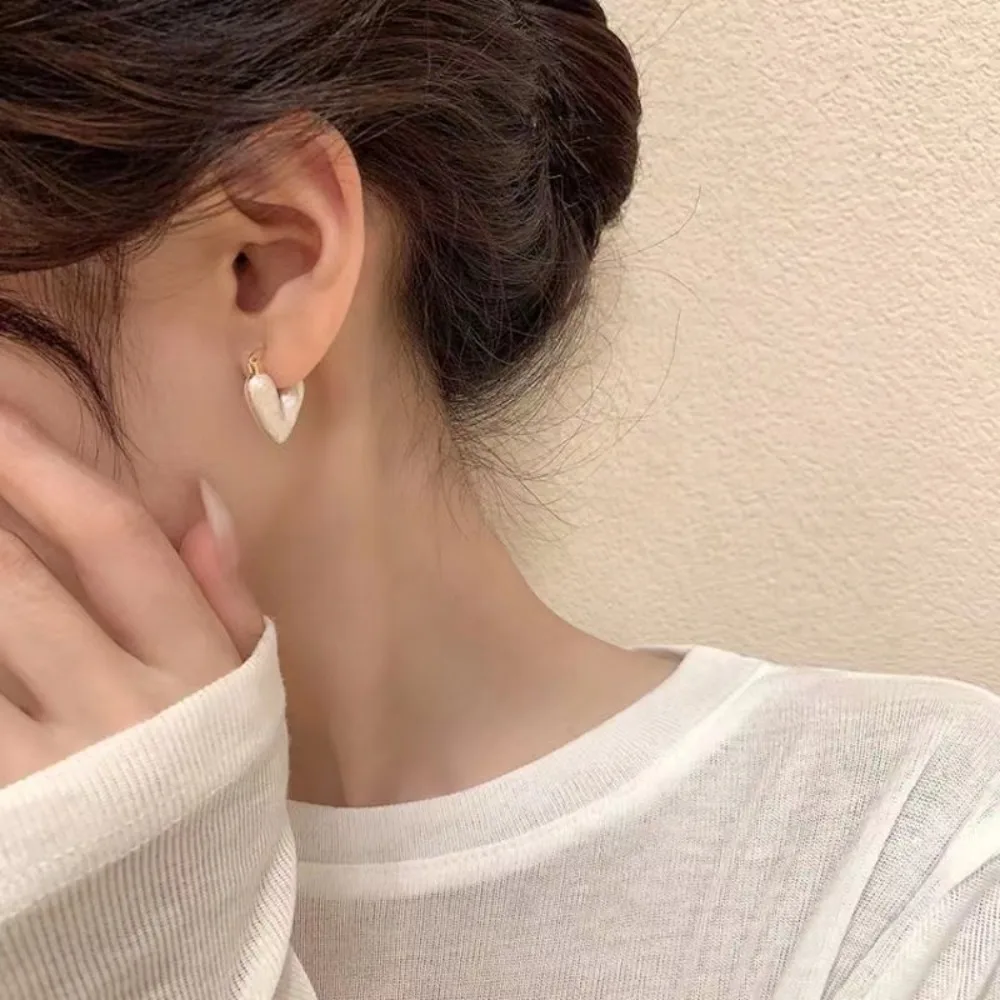 

Charming Elegant Dripping Oil Unique Sweet Simple Fashion Jewelry Women Ear Stud Heart Earrings Ear Buckle