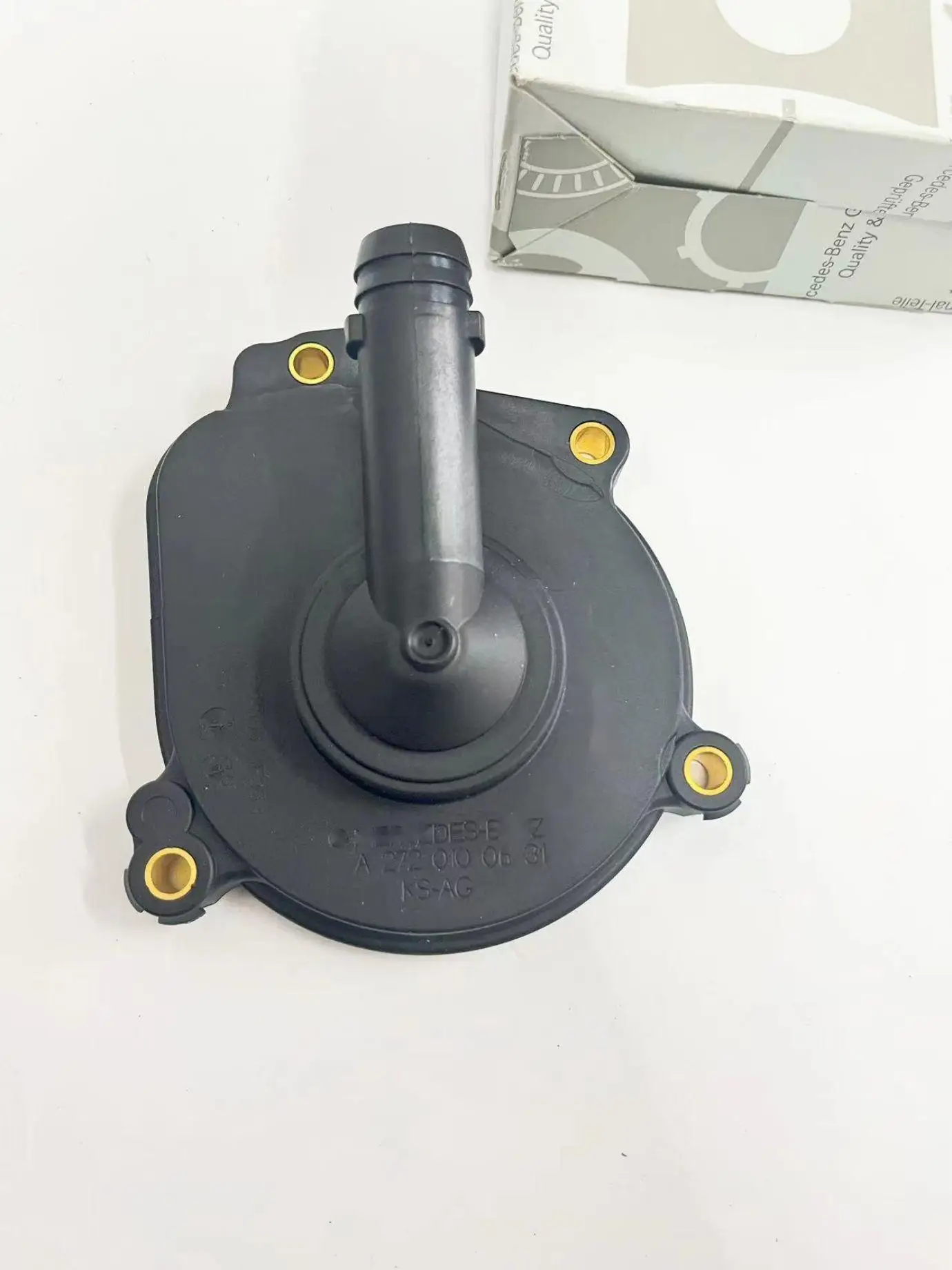 2720100631 2720100431 is suitable for the ventilation housing cover of Mercedes-Benz C230 C280 C300 C350 cl 550 M272 engine.